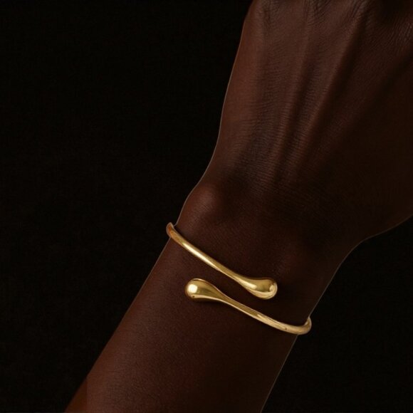 NEW 18K GOLD Plated Bangle Designer Style - Picture 2 of 4